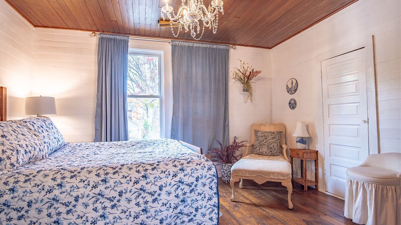 Photo of Bedroom in Burnsville