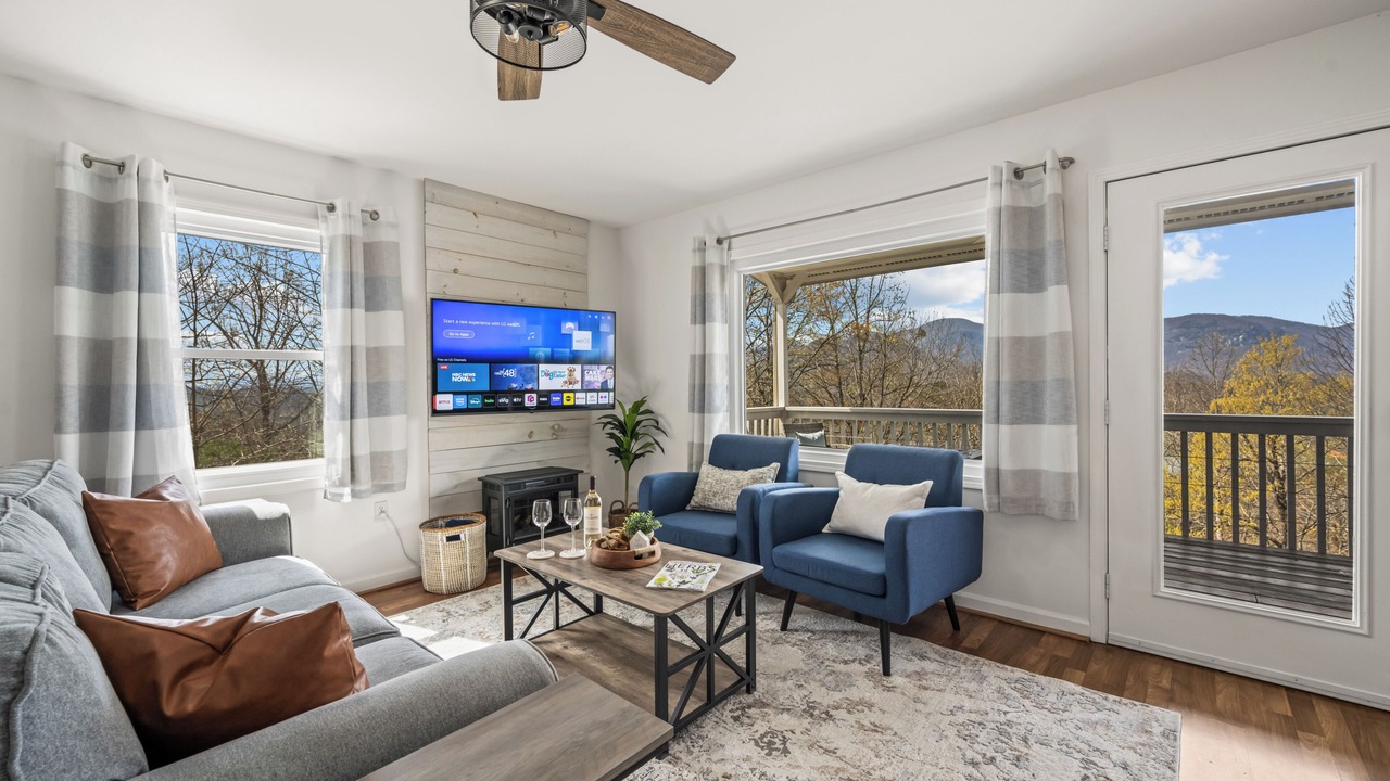 Photo of Livingroom in Lake Lure