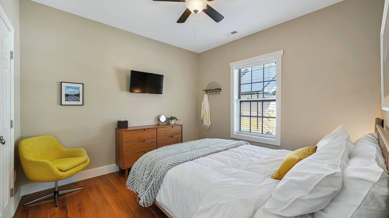 Photo of Bedroom in Hendersonville