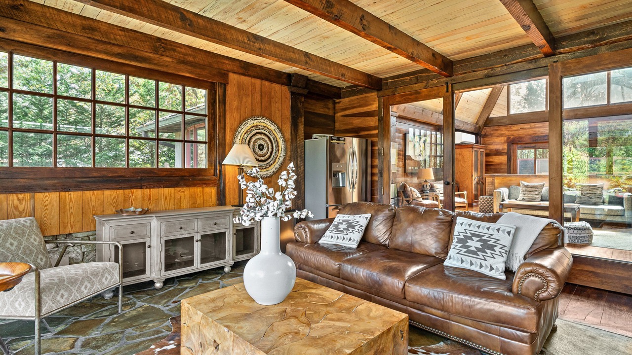 Photo of Livingroom in Black Mountain