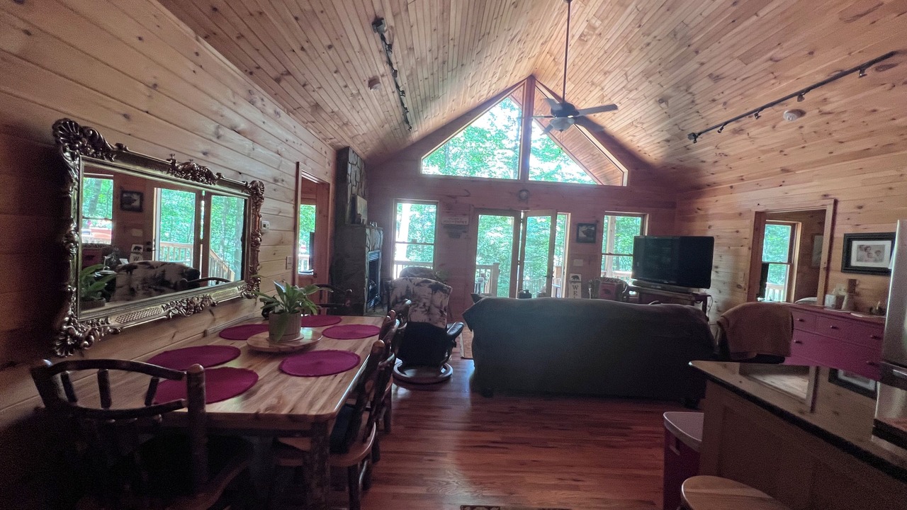 Photo of Livingroom in Lansing