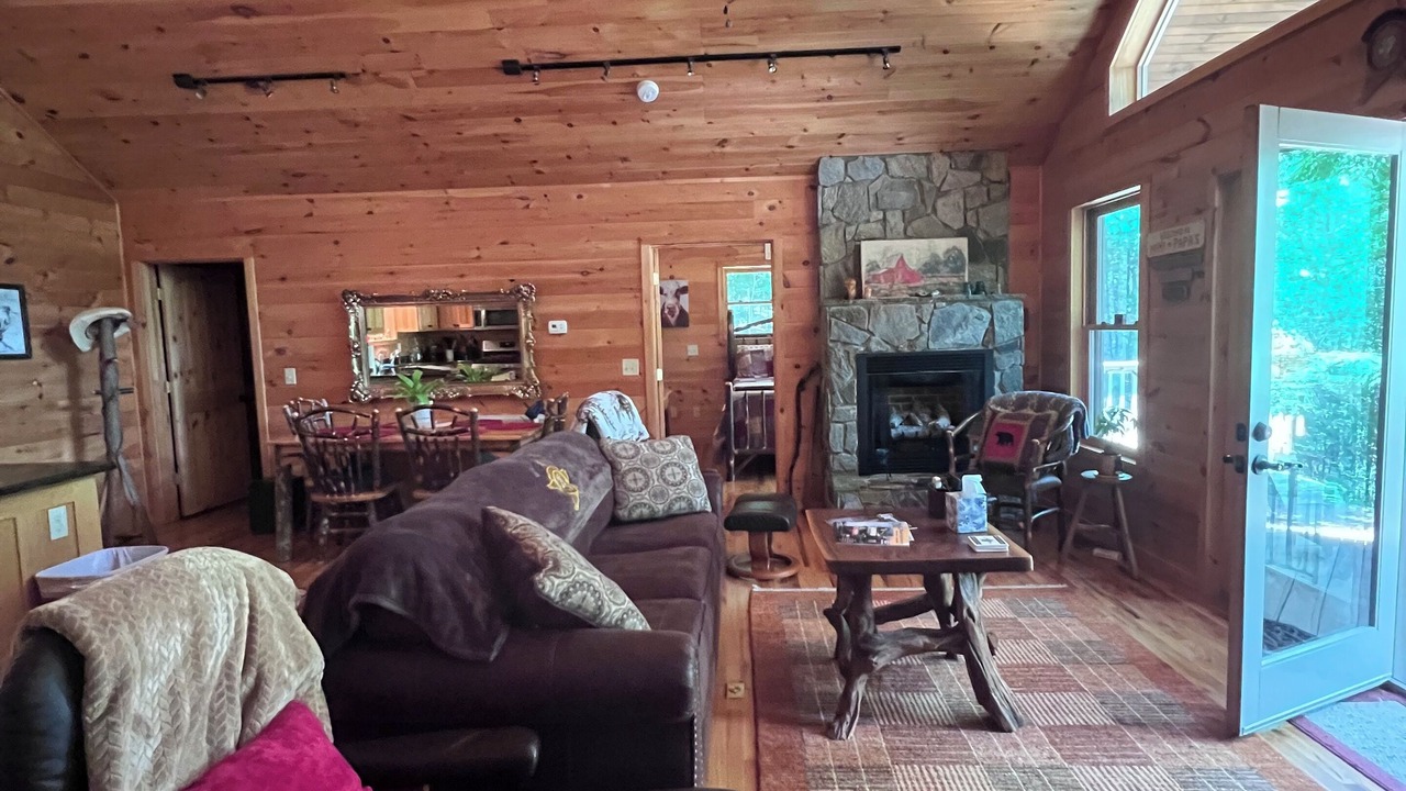 Photo of Livingroom in Lansing