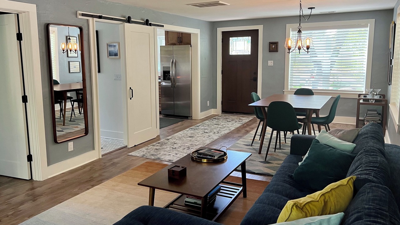 Photo of Livingroom in Fairview