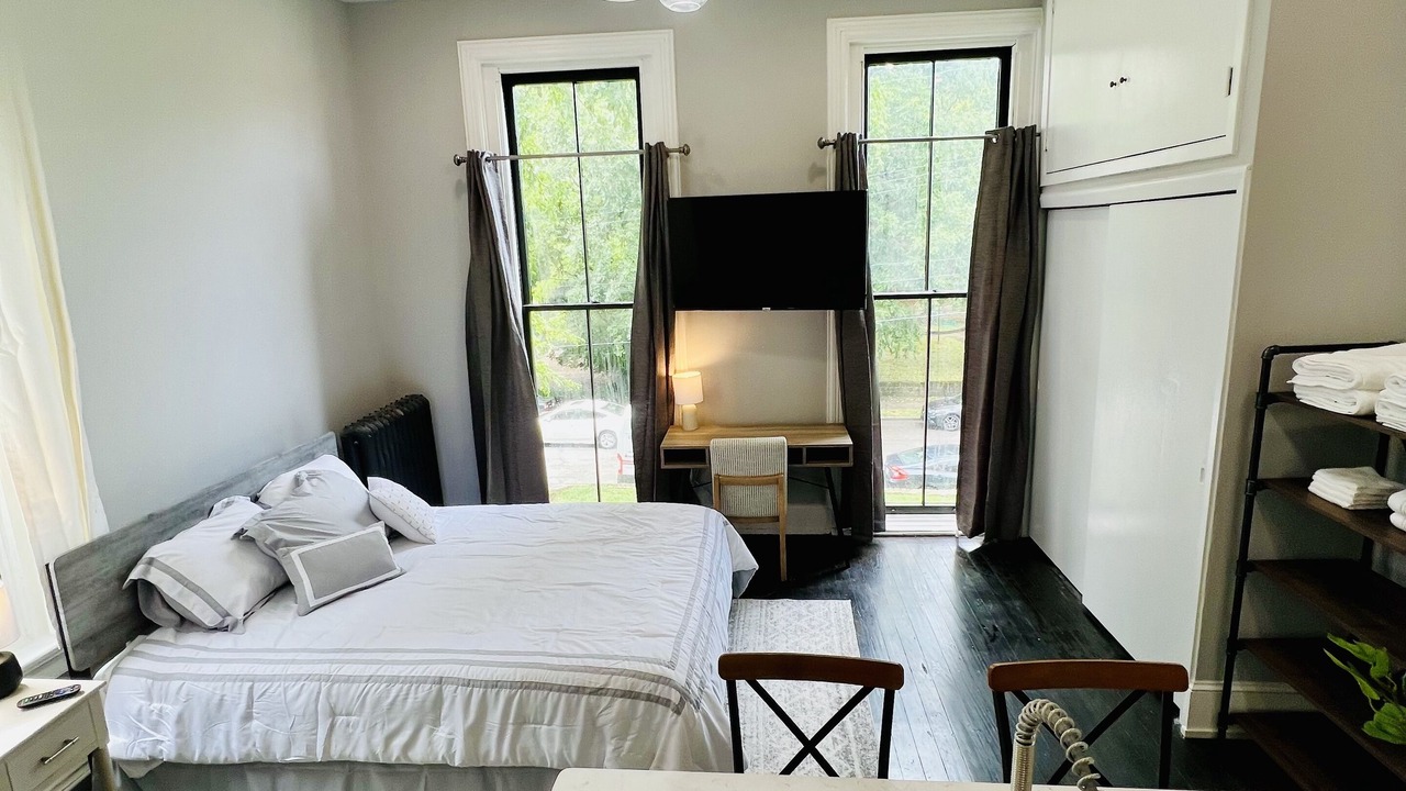 Photo of Bedroom in Walnut Hills