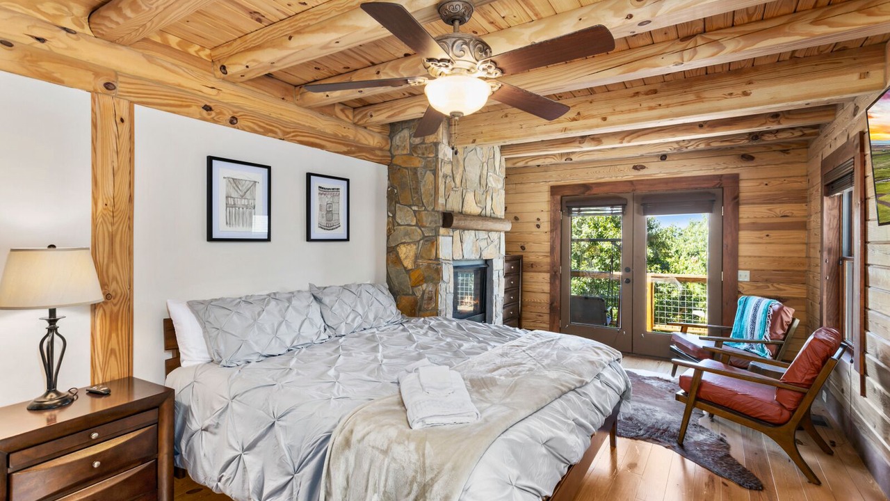 Photo of Livingroom in Lenoir