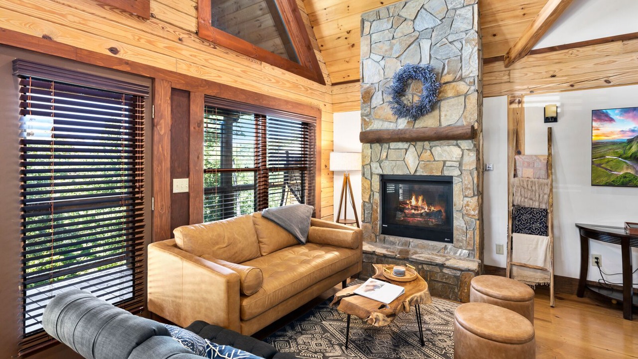 Photo of Livingroom in Lenoir