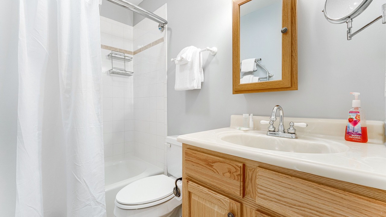 Photo of Bathroom in Newland