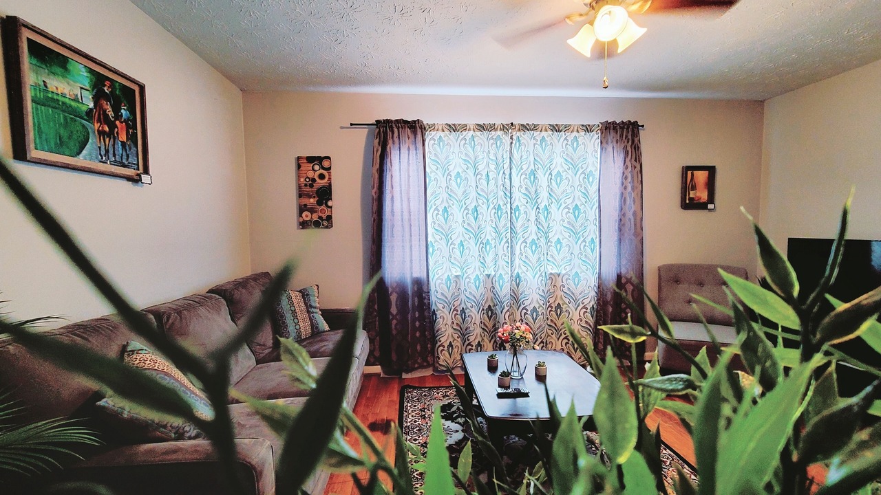 Photo of Livingroom in Lexington