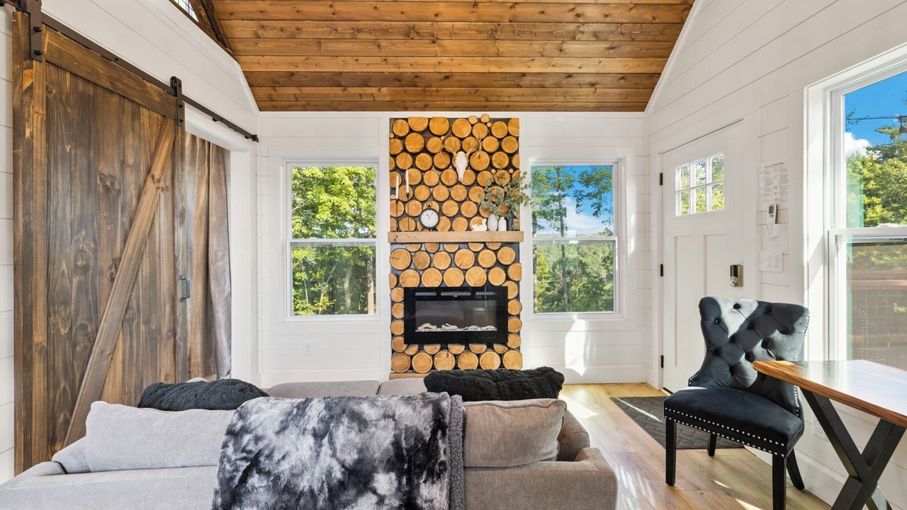 Photo of Livingroom in Brevard