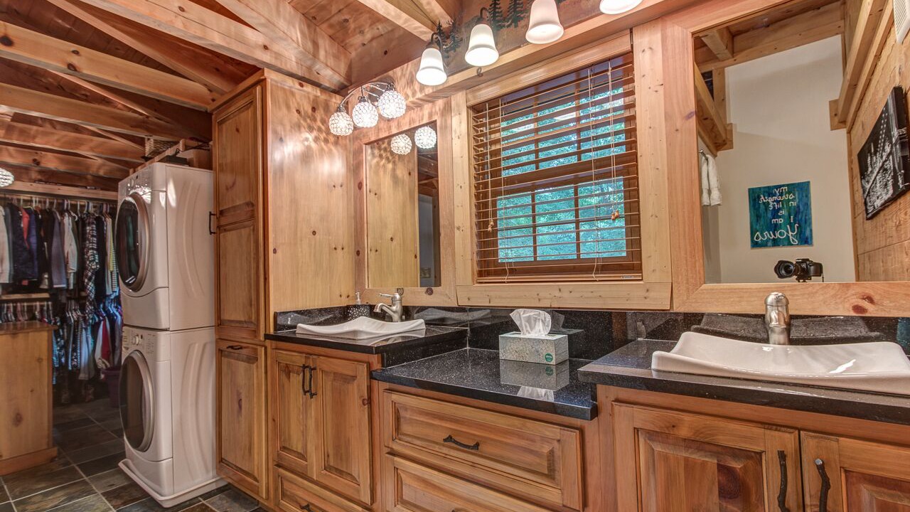 Photo of Bathroom in Waddy