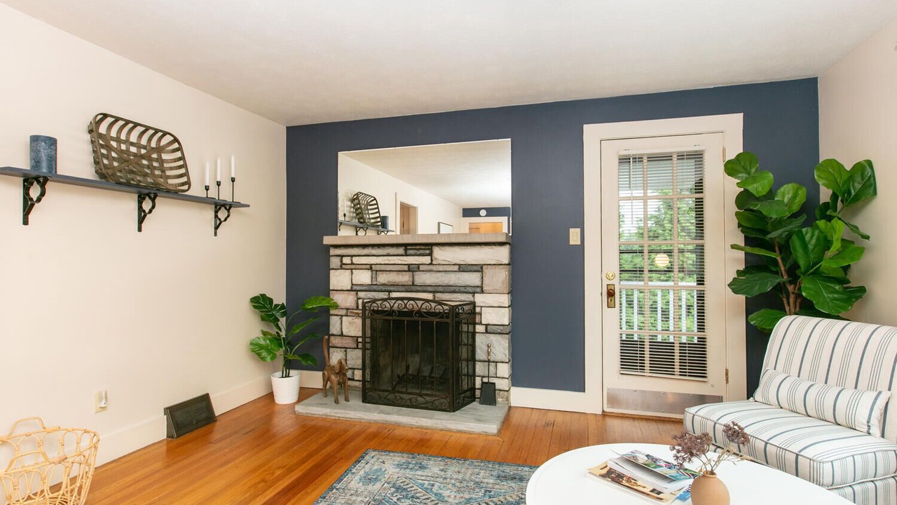 Photo of Livingroom in Asheville