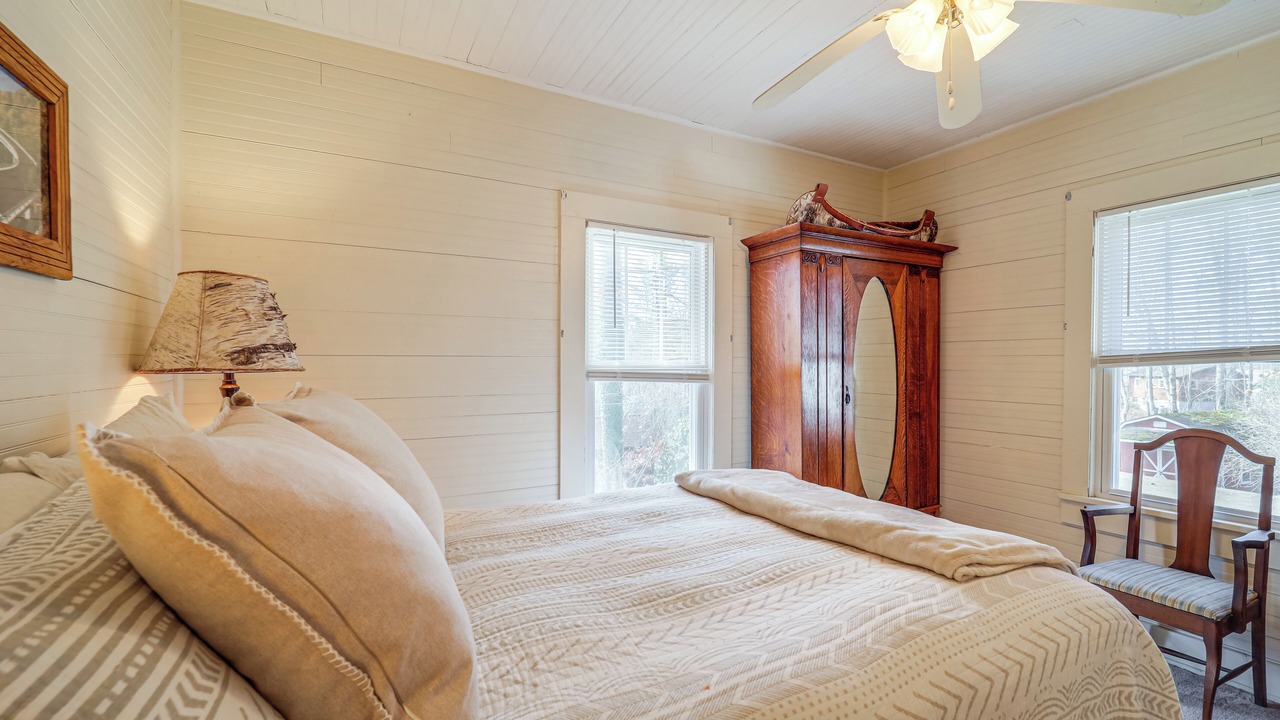 Photo of Bedroom in Linville Falls