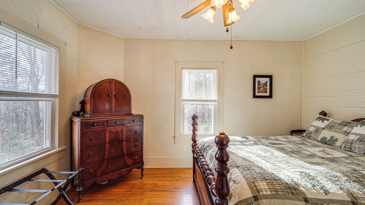 Photo of Bedroom in Linville Falls