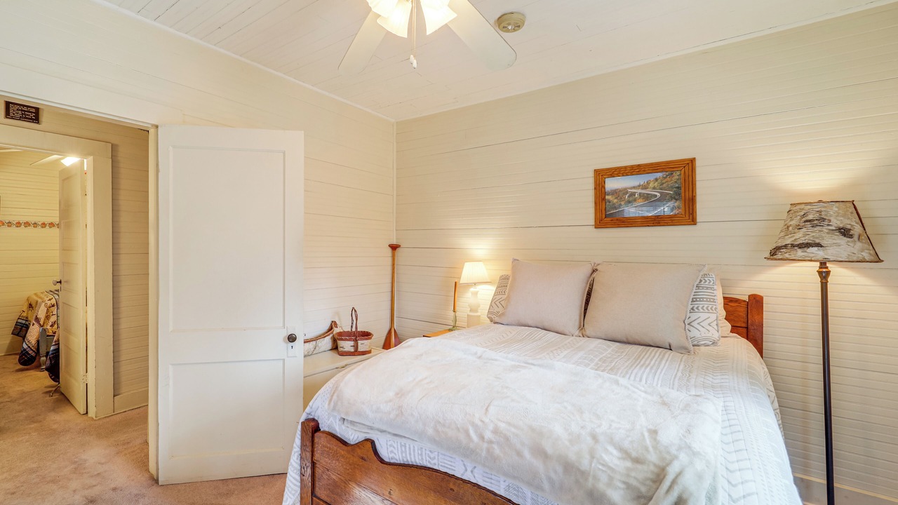 Photo of Bedroom in Linville Falls