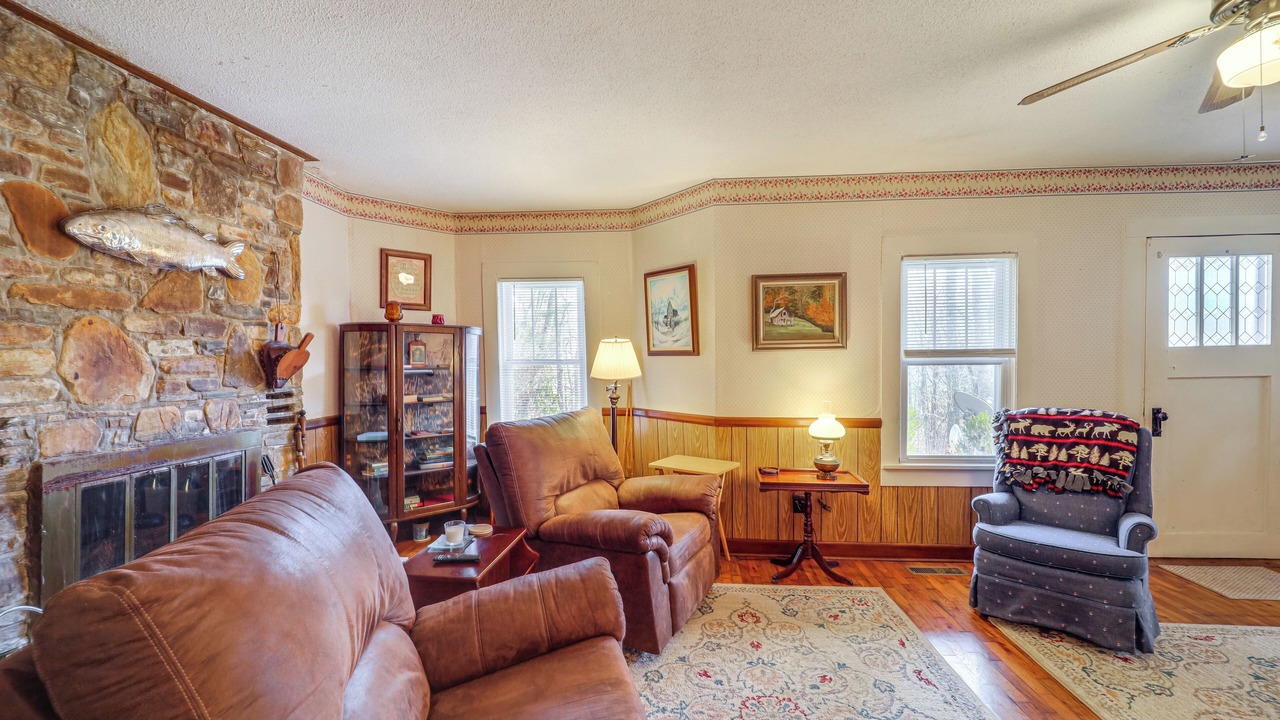 Photo of Livingroom in Linville Falls