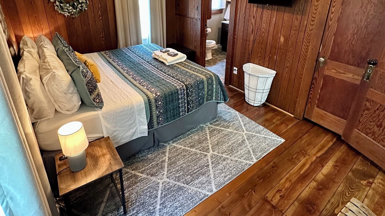 Photo of Bedroom in Hendersonville