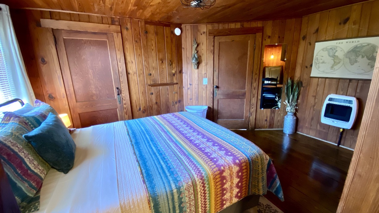 Photo of Bedroom in Hendersonville