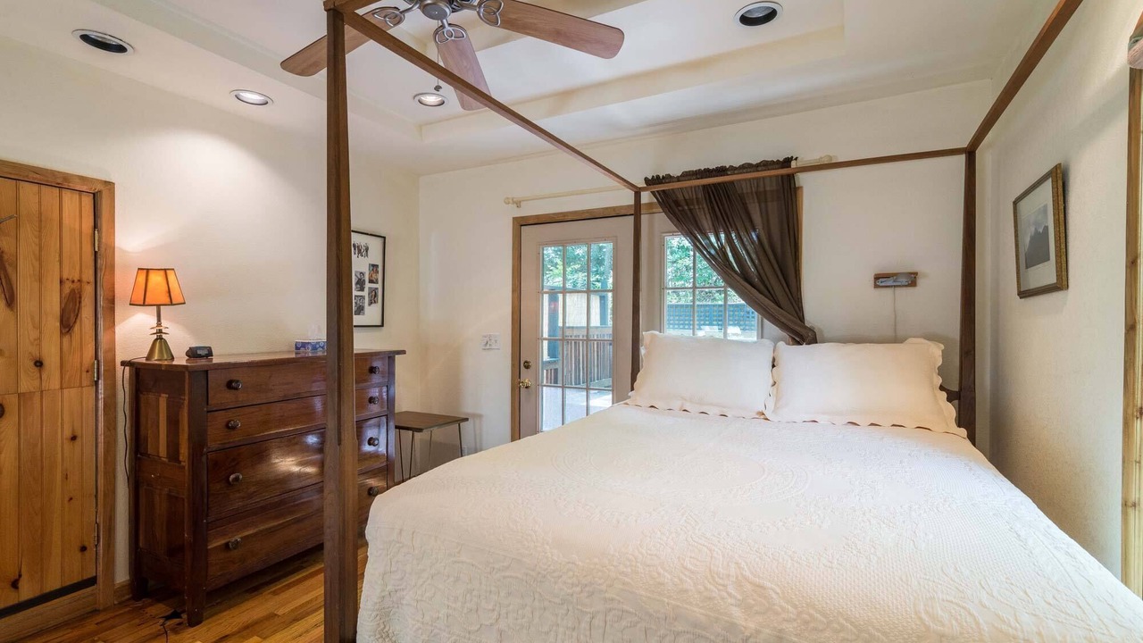 Photo of Bedroom in Black Mountain