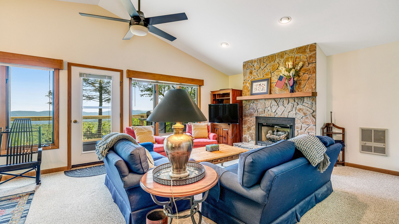 Photo of Livingroom in Beech Mountain