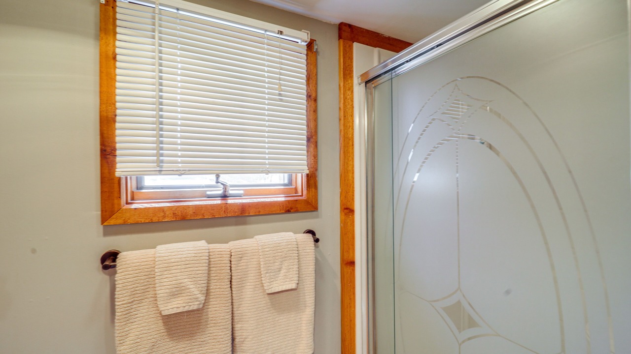 Photo of Bathroom in Newland