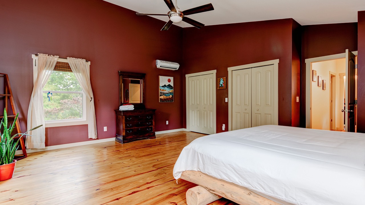 Photo of Bedroom in Woodfin