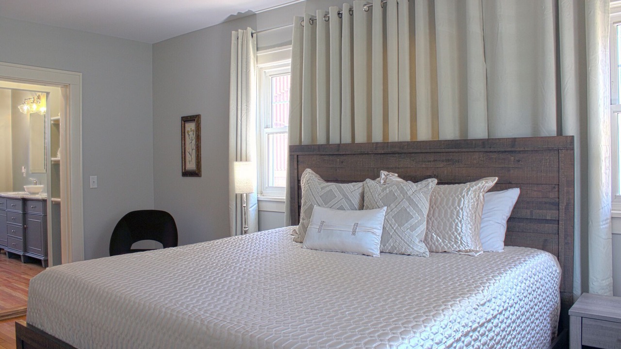 Photo of Bedroom in Grove Park- Sunset