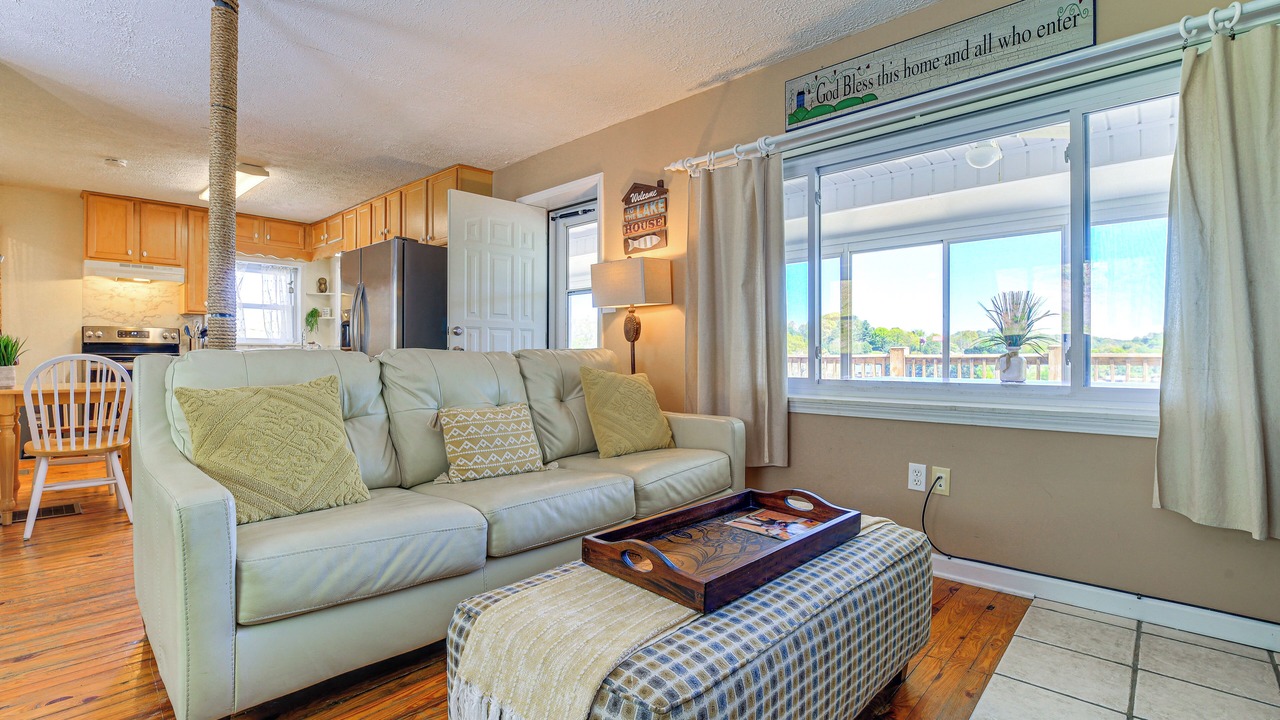 Photo of Livingroom in Lynn Garden