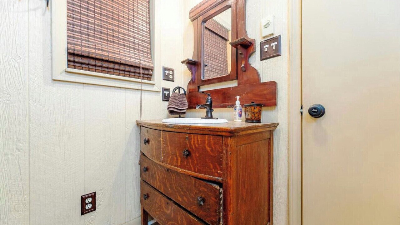 Photo of Bathroom in Roan Mountain