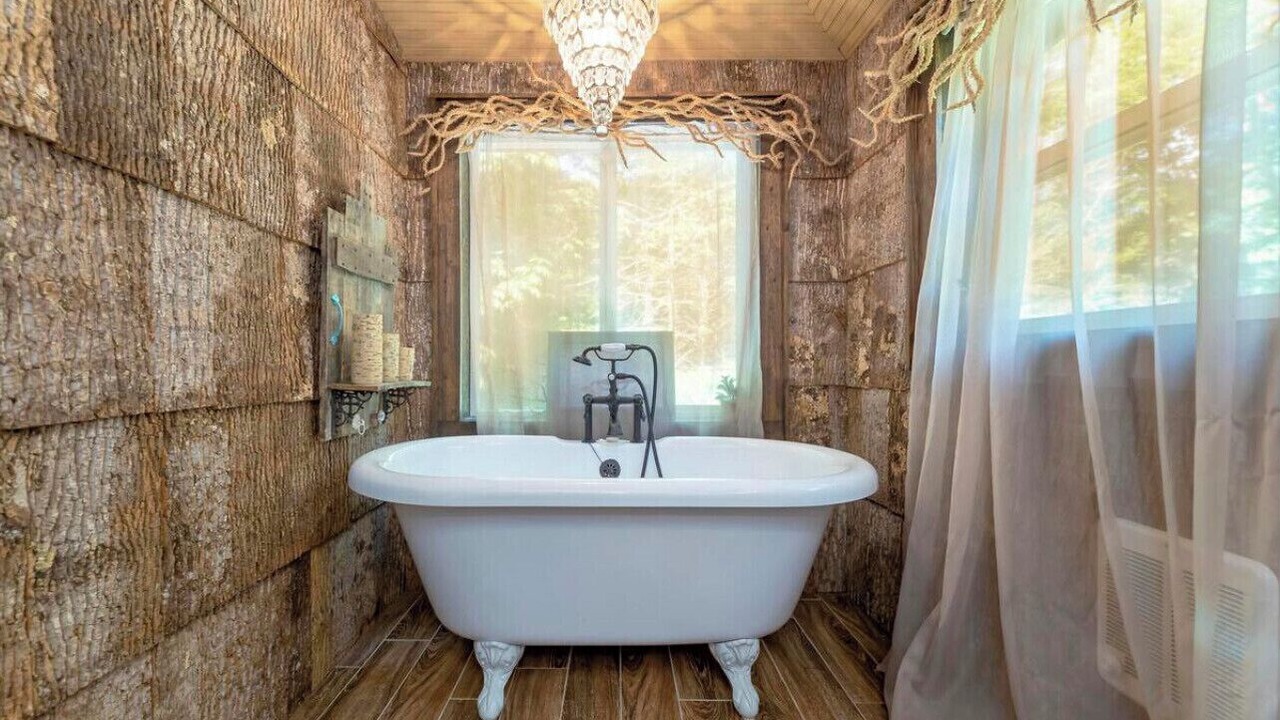 Photo of Bathroom in Roan Mountain