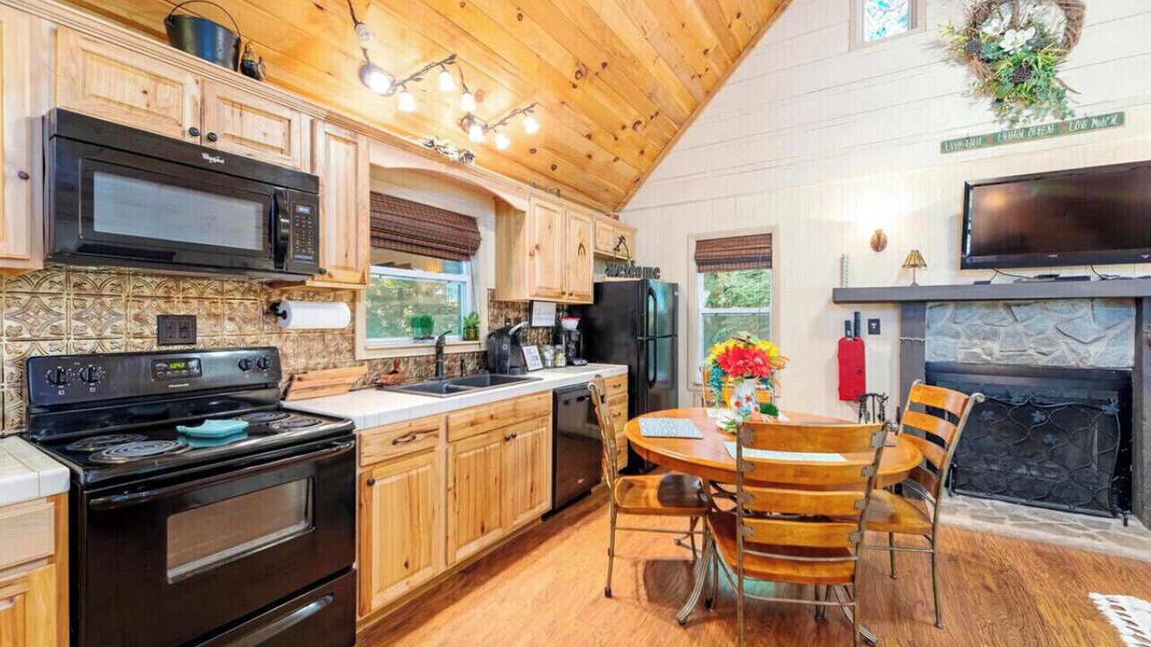 Photo of Kitchen in Roan Mountain