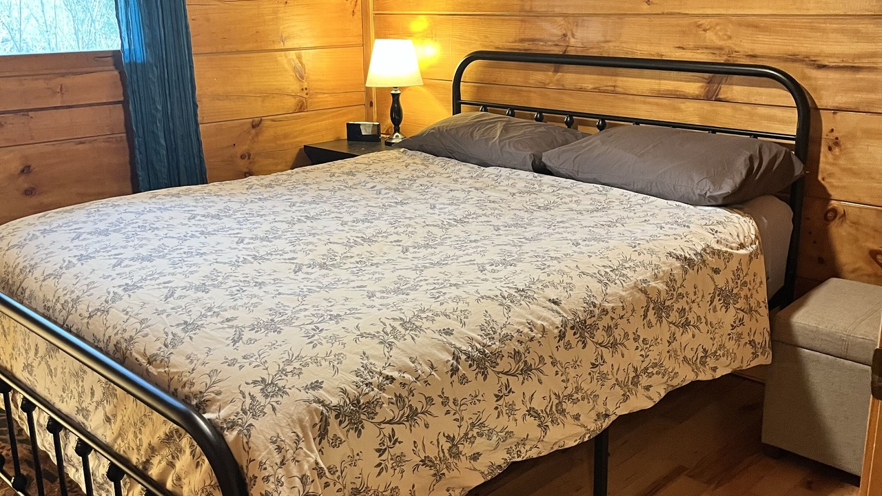 Photo of Bedroom in Roan Mountain