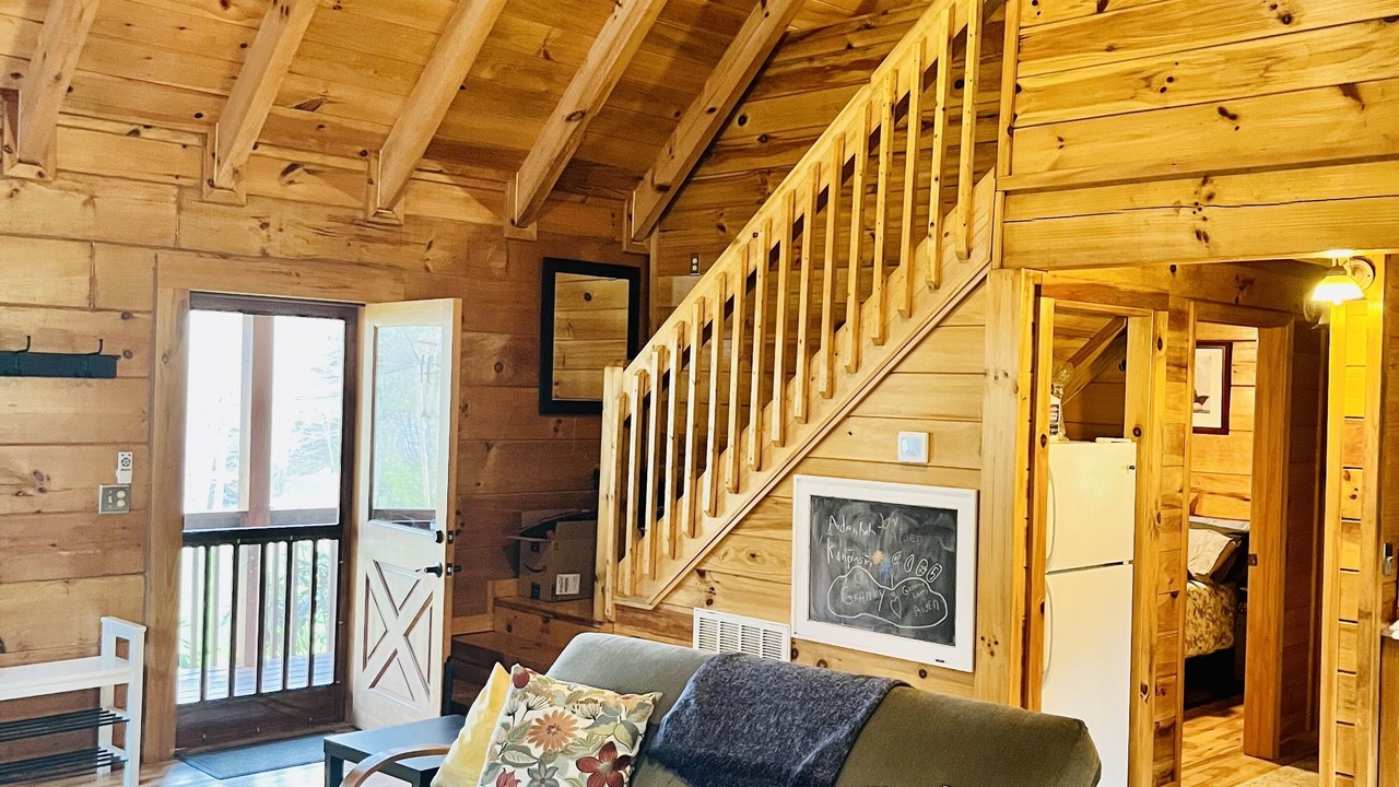 Photo of Livingroom in Roan Mountain