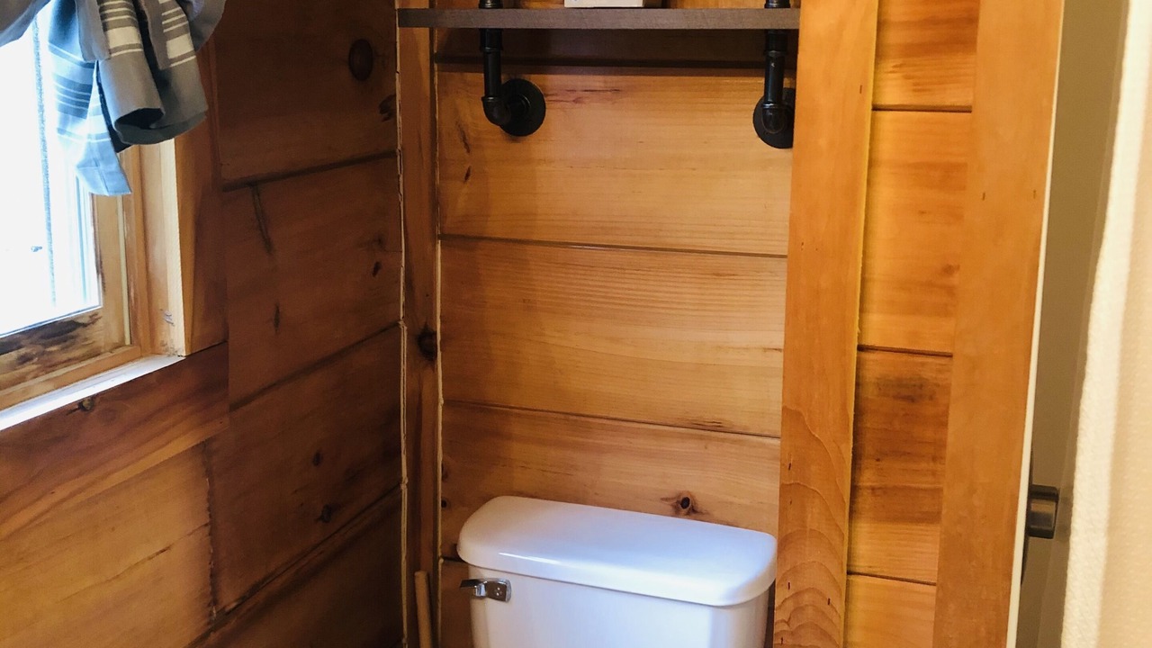 Photo of Bathroom in Roan Mountain