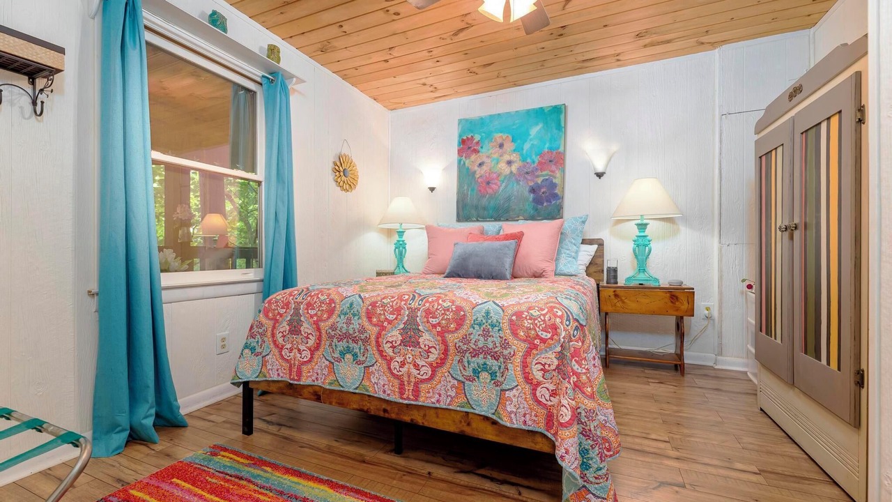 Photo of Bedroom in Roan Mountain