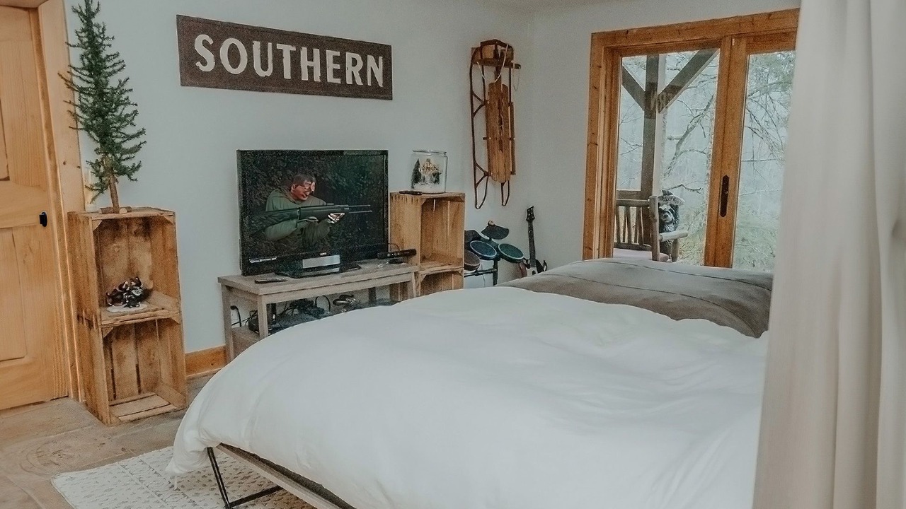 Photo of Bedroom in Lake Toxaway
