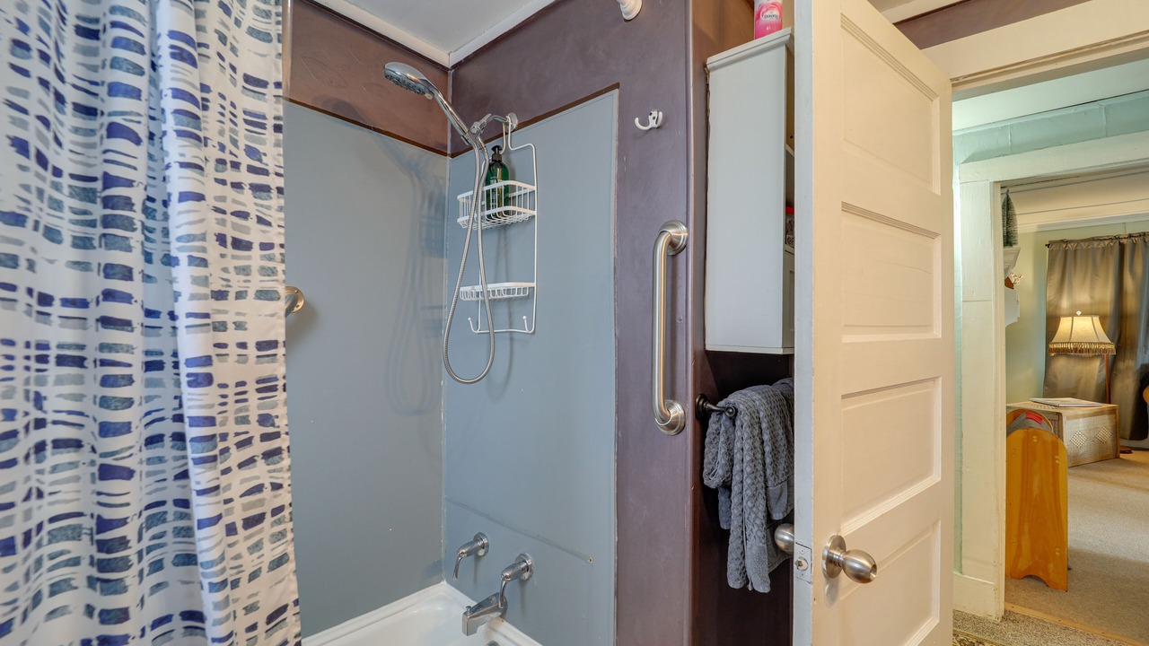 Photo of Bathroom in Newland