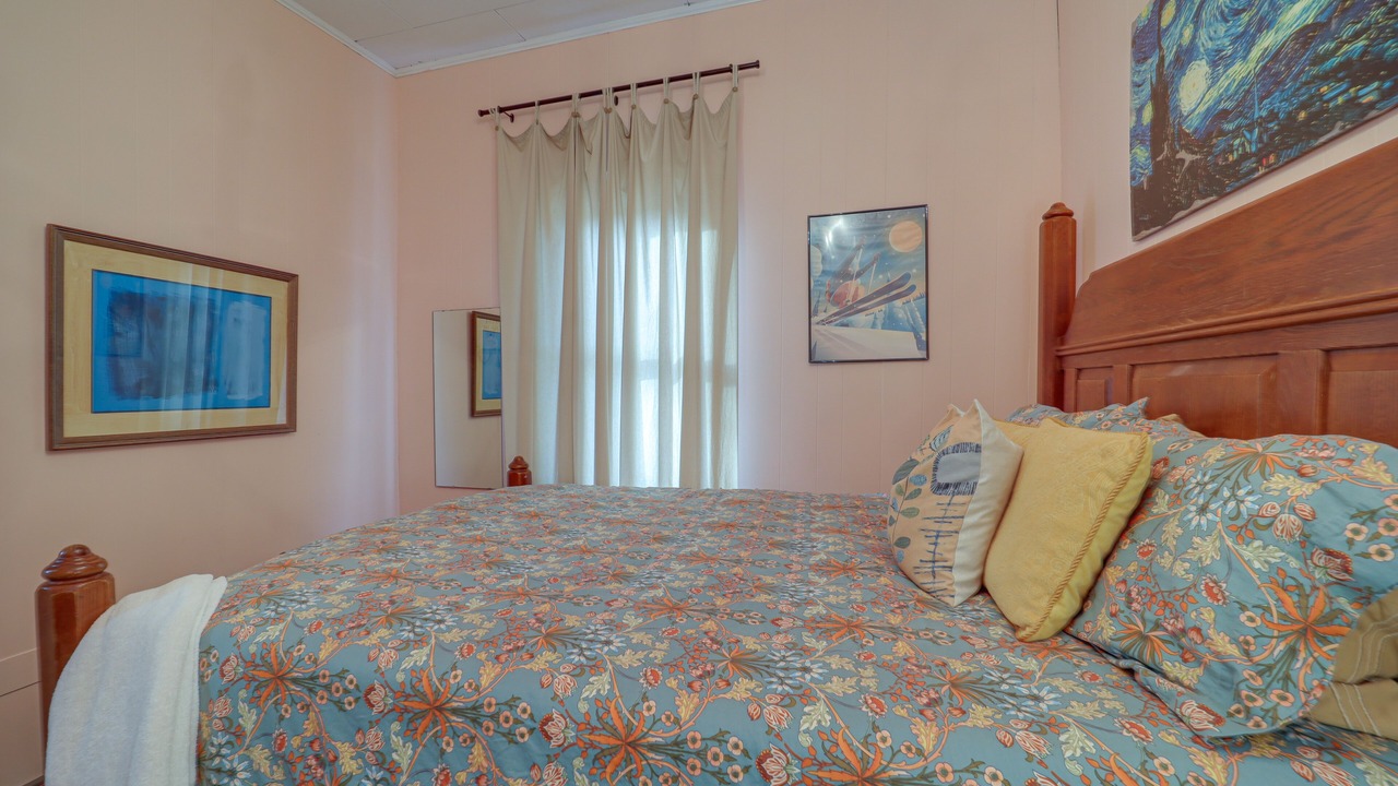Photo of Bedroom in Newland