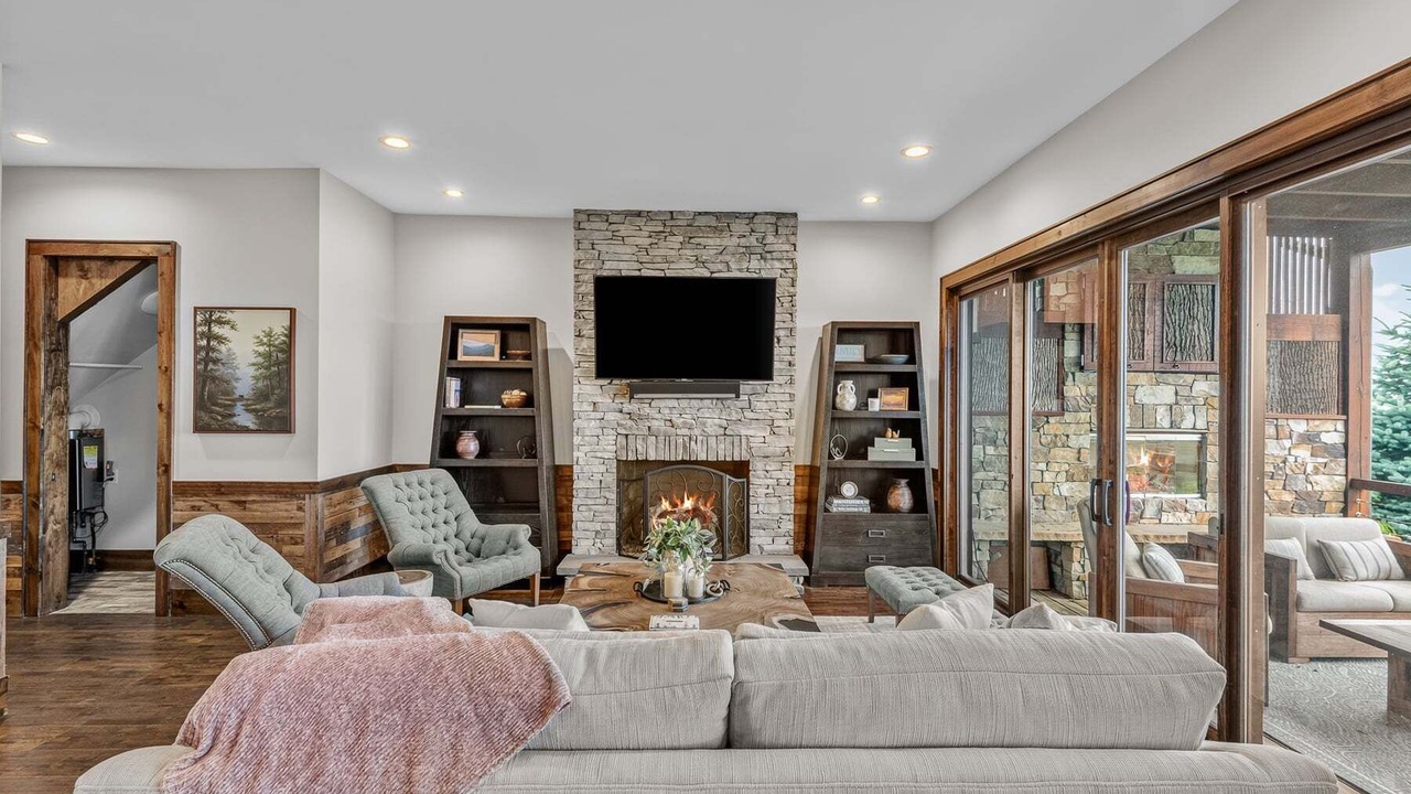 Photo of Livingroom in Elk Park