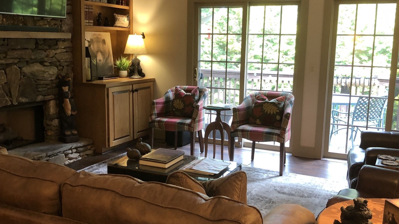 Photo of Livingroom in Mirror Lake