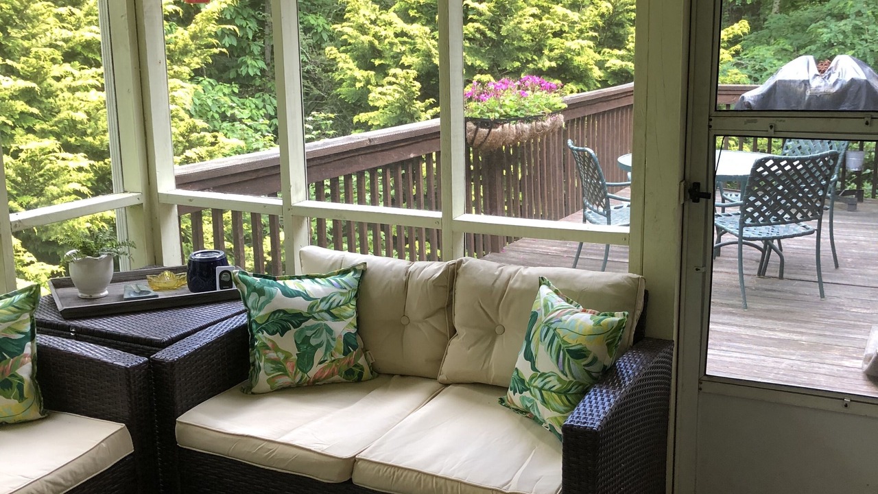 Photo of Livingroom in Mirror Lake