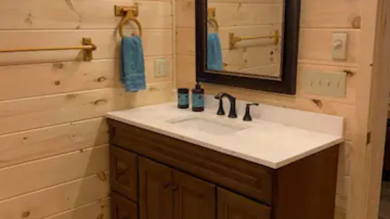 Photo of Bathroom in Newland