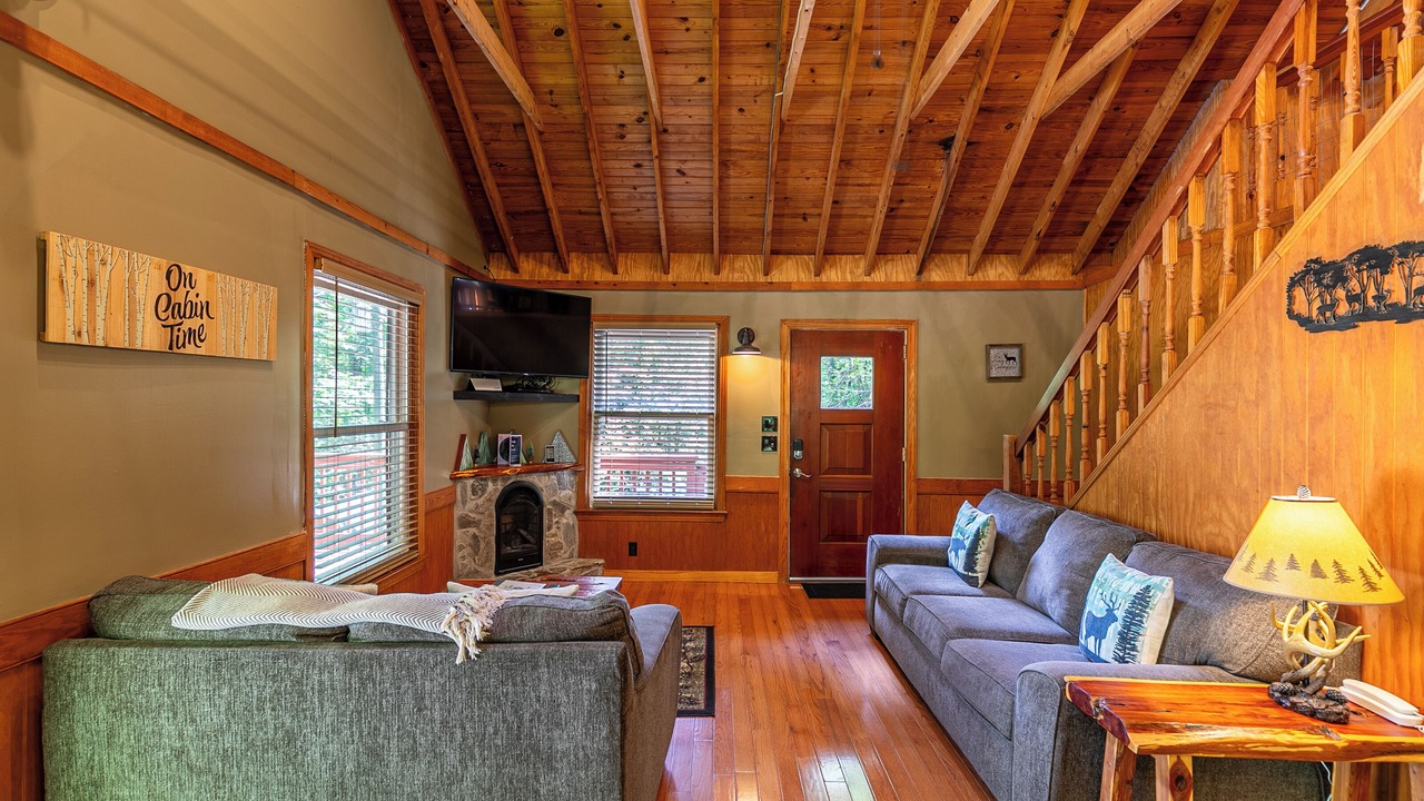 Photo of Livingroom in Lenoir