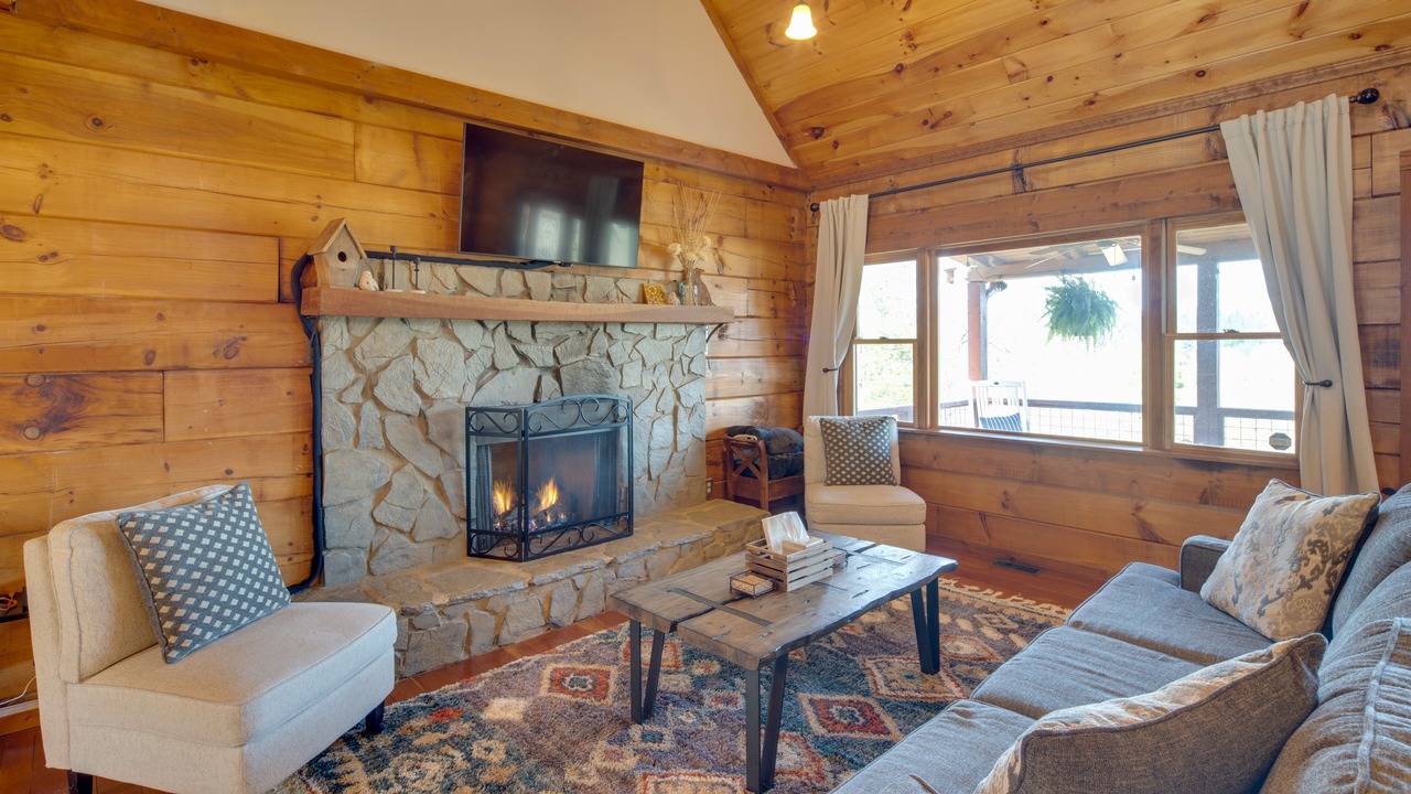 Photo of Livingroom in Winfield Cove