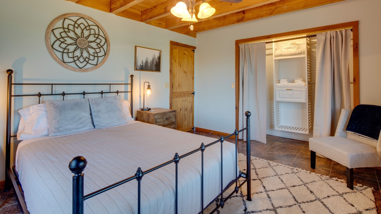 Photo of Bedroom in Winfield Cove