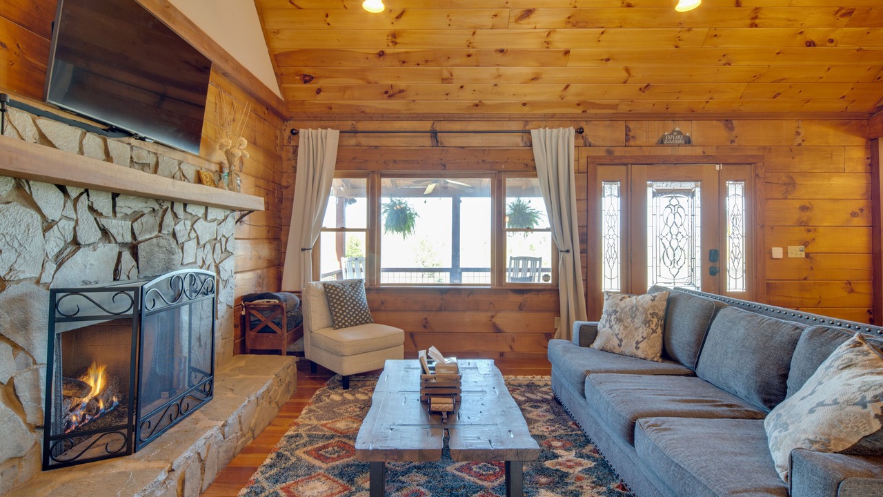 Photo of Livingroom in Winfield Cove