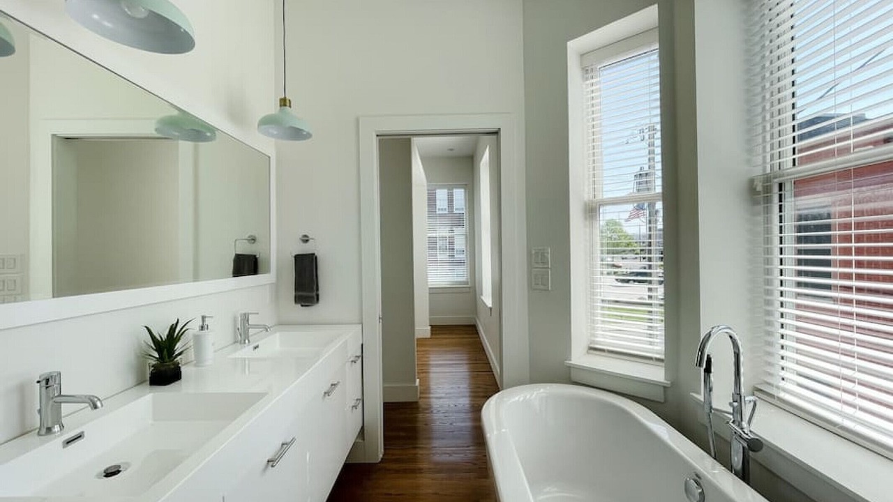 Photo of Bathroom in Downtown Knoxville