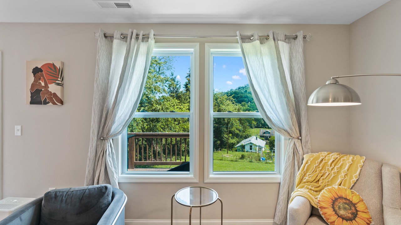 Photo of Livingroom in Candler