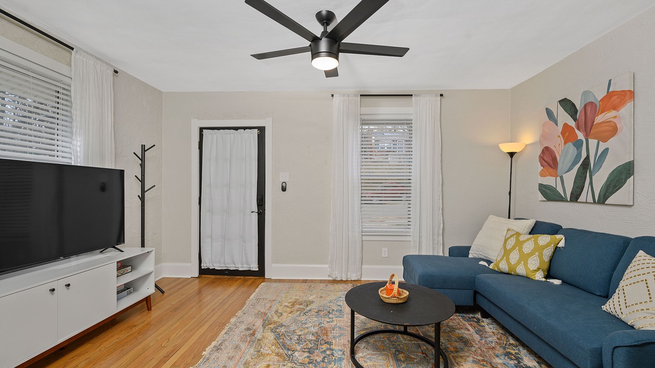 Photo of Livingroom in Roselawn Finance