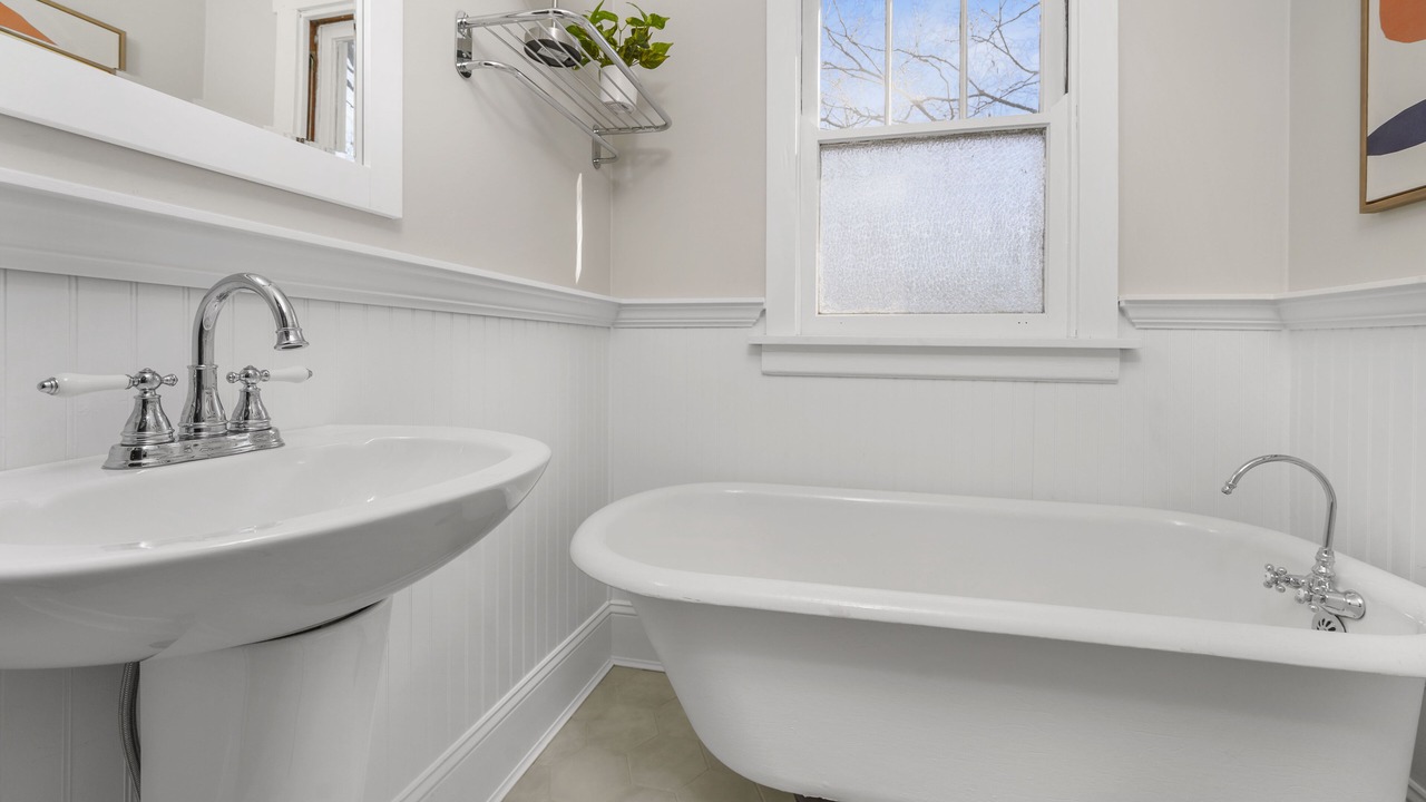 Photo of Bathroom in Roselawn Finance