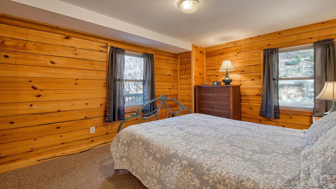 Photo of Bedroom in Waynesville